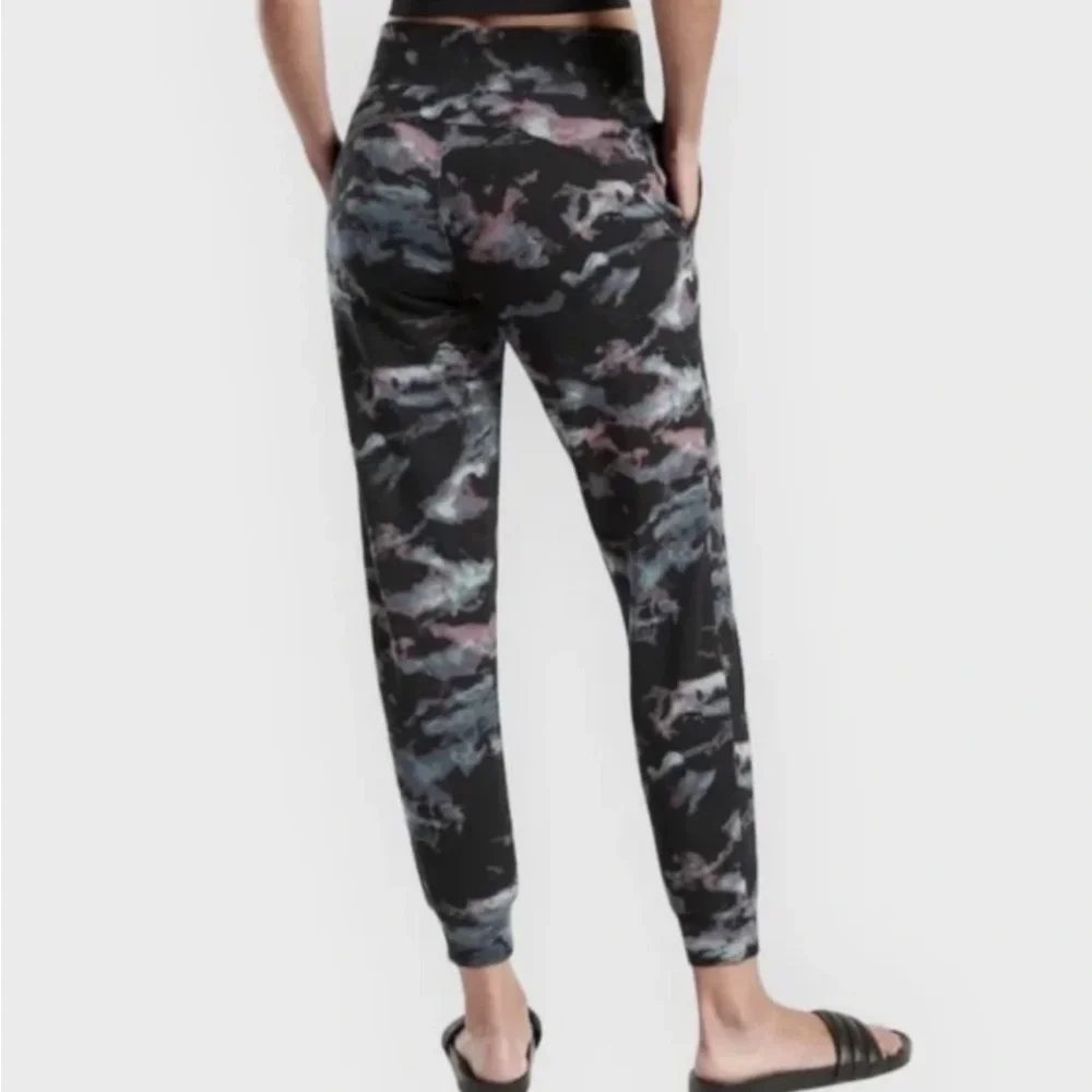 Athleta Salutation Balance Jogger XS Marine Black Camo Athletic Pant High Rise - Picture 3 of 12